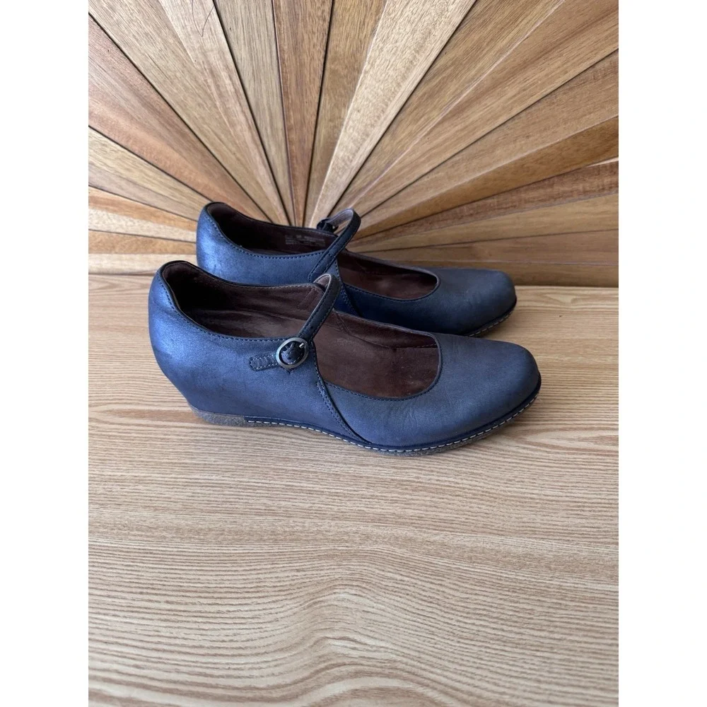 Dansko please see